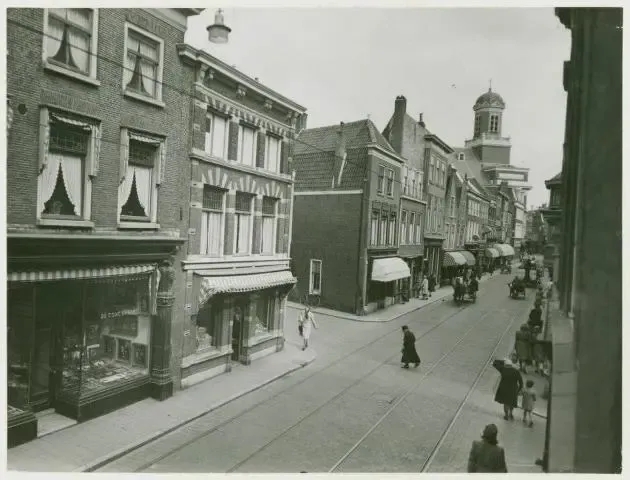 oude foto van de voorkant van de winkel